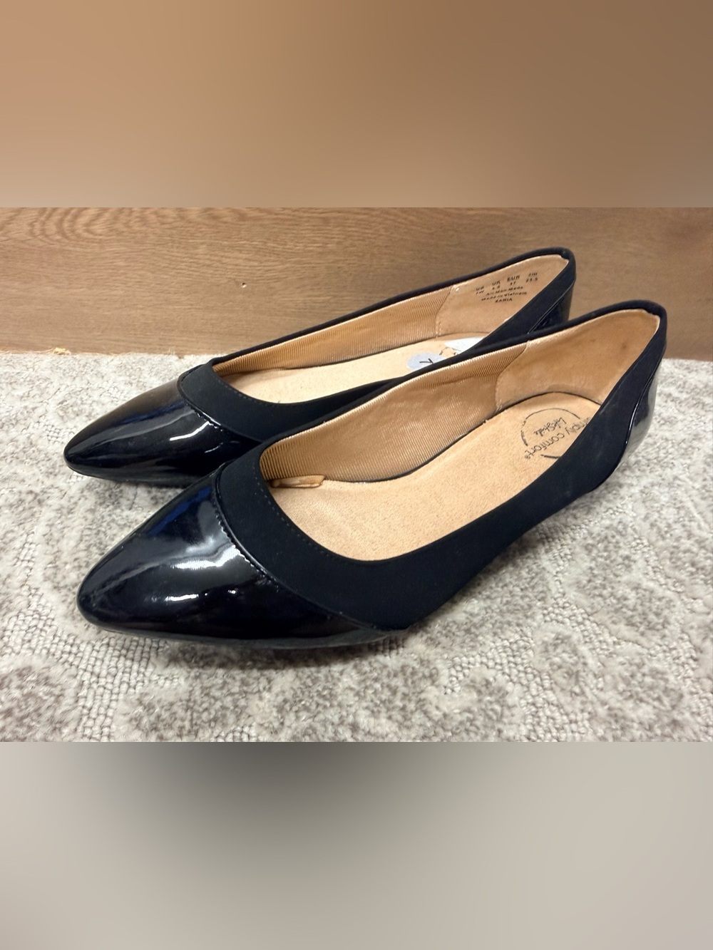 Life Stride Black Pointed-Toe Ballet Flats